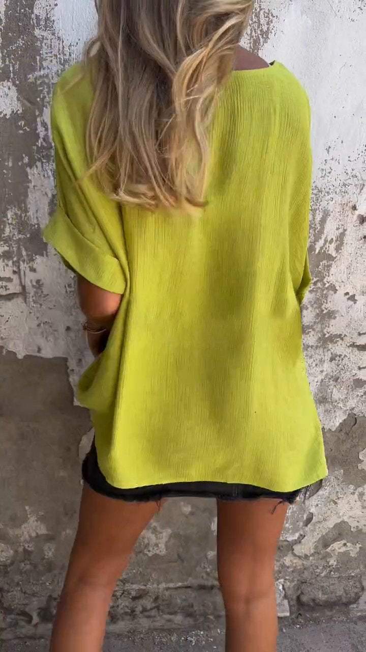 Top casual con mangas medias y escote en V